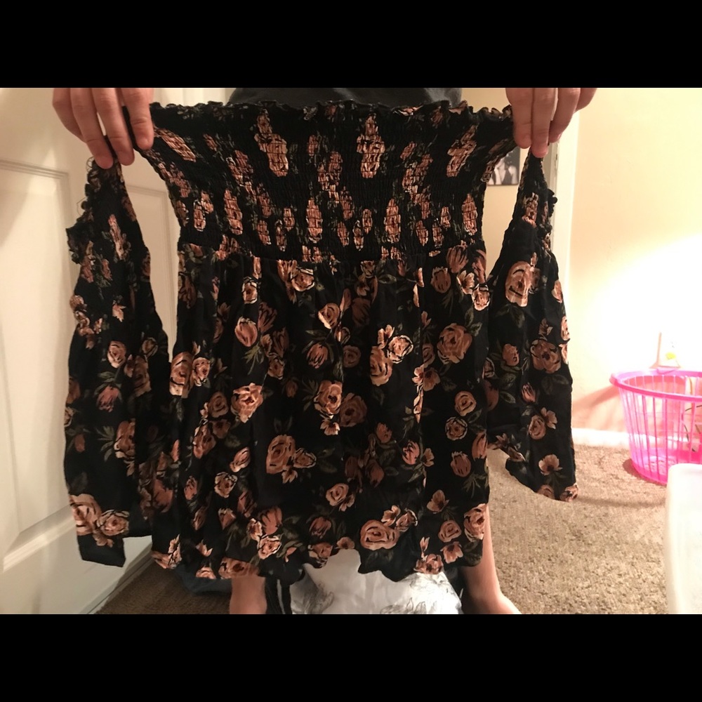 floral off the shoulder top .